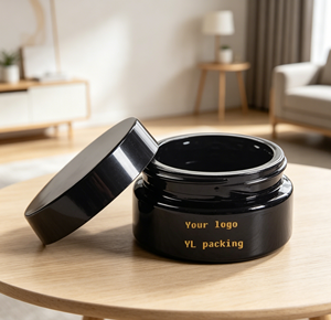 Tarro Cosmético de Vidrio Negro con Logotipo Personalizado, Sello Dorado y Tapa de Aluminio para Crema de Ojos - Product Image 1