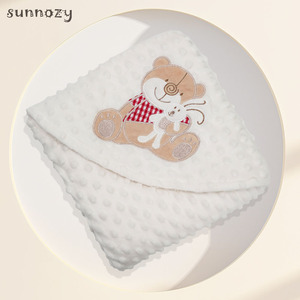 Couverture bébé en polaire double couche avec motif animalier et bonnet épais en peluche, directement de l'usine, collection automne-hiver - Product Image 3