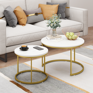 Set di 2 tavolini da caffè rotondi con piano in marmo bianco e struttura in metallo dorato, mobili per soggiorno - Product Image 3