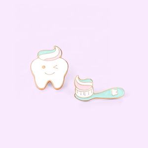 歯とブラシカスタムラペルエナメルピン歯科バッジ医療ブローチかわいい甘い歯ジュエリーギフト看護師歯科医卸売 - Product Image 4