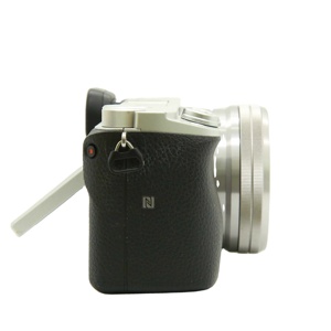 Appareil photo d'occasion SO-NY A6400 + objectif 16-50, enregistrement 4K en direct, avec batterie, chargeur et bandoulière - Product Image 3