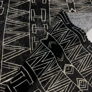 Tùy Chỉnh Thiết Kế Màu Đen Hình Học Monogram In 100% <span class=keywords><strong>Viscose</strong></span> Đồng Bằng Vật Liệu Dệt Voan <span class=keywords><strong>Viscose</strong></span> In Vải Cho Quần Áo - Product Image 1