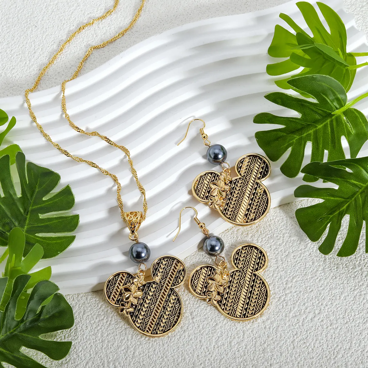 Bijoux de mode Offre Spéciale hawaïenne ensembles de colliers en alliage de zinc personnage de dessin animé souris pendentif ensemble bijoux pour femmes
