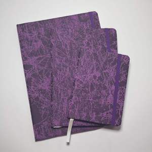 Quaderno A5 in PU con texture effetto crepe, elastico e logo personalizzabile – Ideale come regalo aziendale - Product Image 1