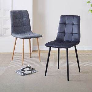 Sillas de Comedor Elegantes para Hotel: Detalle Acolchado de Terciopelo Marrón con Patas Negras, Perfectas para Comedor o Sala de Estar - Product Image 6