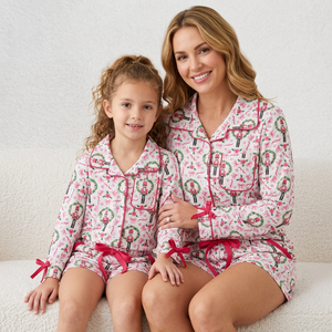 Ensembles de pyjamas courts à manches longues avec nœuds et poches boutonnées pour filles, collection Mama and Me Holly Soldiers - Product Image 1