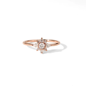 Bague de fiançailles en diamant de laboratoire de qualité supérieure, design floral minimaliste en or 14 carats, pour femme, idéale pour les promesses et les anniversaires. - Product Image 4