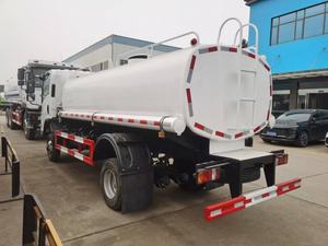 Camión Cisterna de Agua ISUZU de 5000 Litros 4x2 con Motor Diésel, Sistema de Rociadores y Carro de Riego - Product Image 5