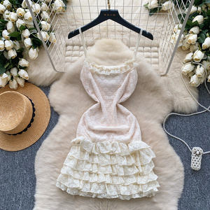 Robe en dentelle à bretelles douces féminine amincissante Pure Want to Package Hip Skirt Spring Holiday Halter Dress - Product Image 2