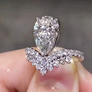 Elegante anello a corona per donna, design con pietra a goccia intarsiata, gioielli alla moda per tutti i giorni - Product Image 2