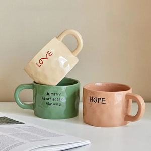 Mug en céramique texturé avec slogan inspirant « Amour/espoir » - Product Image 1