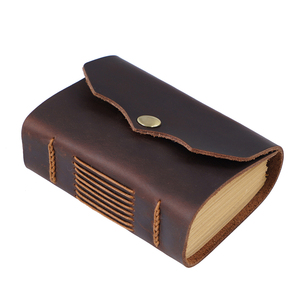 دفتر يوميات صغير قابل للتخصيص من جلد البقر العتيق بجيب على الجدران مع دفتر ملاحظات للأعمال مع شعار أصلي - Product Image 1