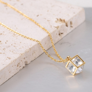 Collier en cristal avec pendentif cube géométrique, couleur or, serti de pierres, bijou unisexe, cadeau - Product Image 1