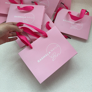Piccolo lusso rosa patinato carta Kraft Tote nastro manico personalizzato commercio all'ingrosso regalo borsa di laminazione stampa di movimentazione - Product Image 1
