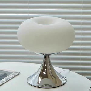 Lámpara de Mesa de Noche Minimalista Nórdica de Moda NORCHAIR, Lámpara de Mesa de Instagram para Apartamentos Pequeños, Decoración Creativa para el Dormitorio para Uso Doméstico - Product Image 5