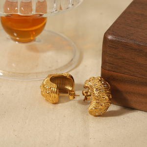 Pendientes de Estrella y Luna Chapados en Oro de 18K Estilo Europeo Americano, Diseño en Forma de C con Diamantes para Uso Diario - Product Image 2