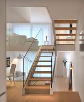 Escalier droit en bois d'intérieur, escalier de style américain avec garde-corps en acier + verre