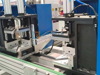Línea de Soldadura y Limpieza Automática CNC para Marcos de Ventanas de PVC/UPVC de Cuatro Esquinas, Controlada por PLC, Motorizada, Nueva
