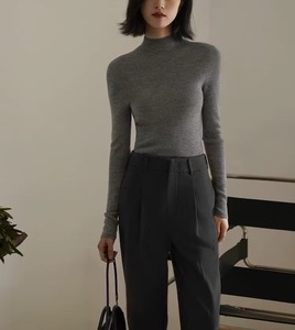 Suéter de cuello alto de punto para mujer Top interior ajustado con patrón sólido Estilo casual para la temporada de otoño - Product Image 3