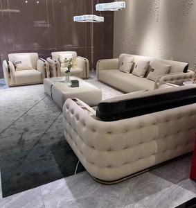 Muebles de sala de estar de lujo italianos hechos en fábrica Sofá de cuero beige con decoración de metal de acero inoxidable Juego de sofás modernos - Product Image 4