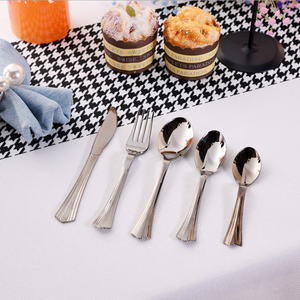 Ensemble de couteau, <span class=keywords><strong>fourchette</strong></span> et cuillère jetables en <span class=keywords><strong>plastique</strong></span> durable pour hôtels, ustensiles de cuisine occidentaux modernes, <span class=keywords><strong>argent</strong></span> et acier inoxydable - Product Image 4