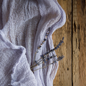 Tissu de gaze de buffle de chemin de table en coton élégant avec des techniques tissées pour les mariages à la maison et autres événements - Product Image 2