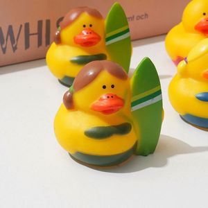 Jouet de bain en PVC vinyle sur mesure, canard aquatique couineur à presser, thème été plage et skateboard, pour bébés de 2 à 4 ans - Product Image 4