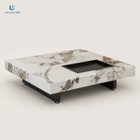 Table basse carrée Luca en pierre frittée, aspect marbre |   Meuble de salon, hôtel, villa sur mesure, blanc brillant à motifs, avec pieds noirs intégrés