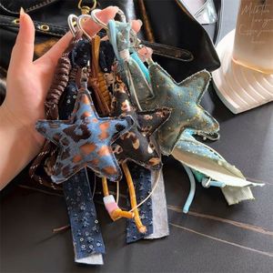 Llavero de Cuero de Lujo Ligero con Estrella de Cinco Puntas, Accesorio para Bolso, Colgante Creativo con Cuerda Trenzada - Product Image 4