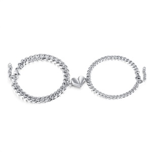 Pulsera de Pareja Nórdica, Joyería de Acero Inoxidable con Colgante de Corazón Magnético - Product Image 1