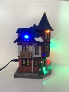Belle <span class=keywords><strong>maison</strong></span> <span class=keywords><strong>de</strong></span> noël avec décoration LED, <span class=keywords><strong>maison</strong></span> <span class=keywords><strong>de</strong></span> Village <span class=keywords><strong>de</strong></span> noël, <span class=keywords><strong>maison</strong></span> cadeaux artisanaux en résine pour la décoration <span class=keywords><strong>de</strong></span> la <span class=keywords><strong>maison</strong></span> - Product Image 5