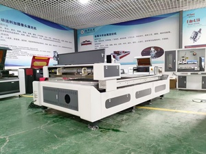 Macchina da Taglio CNC <span class=keywords><strong>a</strong></span> Doppio Percorso Ottico <span class=keywords><strong>CO2</strong></span> e Laser <span class=keywords><strong>a</strong></span> Fibra da 2000W, Raffreddata ad Acqua, per Legno e Metallo - Product Image 2