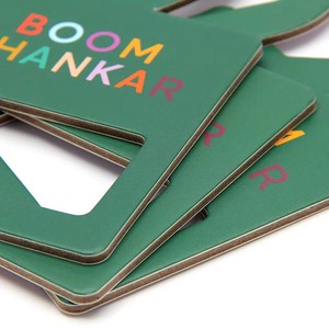 Cintres pour vêtements en carton épais recyclé, imprimés en offset CMYK et vernissés - Product Image 2