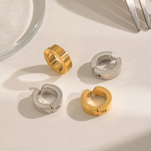 Pendientes Geométricos Redondos <span class=keywords><strong>de</strong></span> Acero Inoxidable con Baño <span class=keywords><strong>de</strong></span> Oro <span class=keywords><strong>de</strong></span> 18K, Diseño Minimalista y Único para Mujer, Elegantes, Modernos y <span class=keywords><strong>de</strong></span> Primera Calidad para Uso Diario - Product Image 3