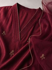 Ensemble Kurta et Palazzo Premium pour Femme en Chanderi avec Dupatta en Organza, Broderie Aari et Ornements de Perles – Tenue Traditionnelle Non Cousue - Product Image 2