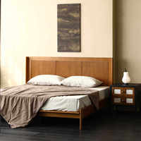 Lit plateforme de luxe en bois massif avec tête de lit cannelée, structure en chêne et noyer, style Japandi japonais, pour lit King Size