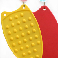 Tapis de repose-fer à repasser en silicone résistant à la chaleur 85g, antidérapant, flexible, avec double trou de suspension, 6 couleurs