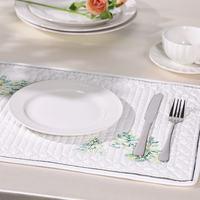 Set de table brodé de fleurs, matelassé, doux, imperméable et résistant à la chaleur pour la maison et la cuisine