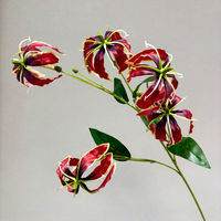 Arrangement de fleurs artificielles bordeaux avec eucalyptus, hortensia, anthurium et rose pour la décoration de l'allée de mariage, vente en gros