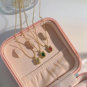 Collar de Moda para Mujer, Chapado en Oro, Acero Inoxidable, con Cristales, Antideslustre, Ideal para Regalo - Product Image 3