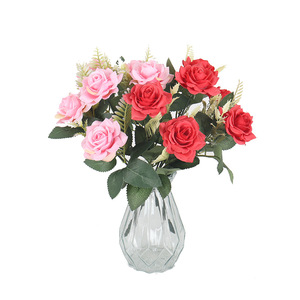Bouquet de roses artificielles Jessie, 6 têtes, fleurs en soie rouges, arrangement floral décoratif pour la maison et la décoration de mariage - Product Image 5