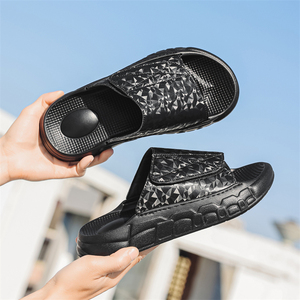 Sandales de spa noires en cuir spatial de haute qualité pour hommes, à semelle épaisse, souples, à mémoire de forme, réfléchissantes, pour une marche aérienne - Product Image 2