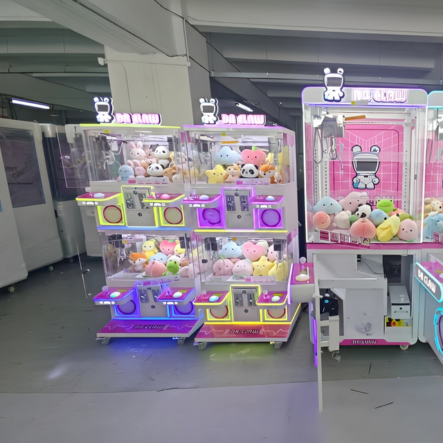 Electronic Arcade Claw Vending Machine Coin Token Payment Easy to Operate and Maintain Mini Claw Machine for Shopping Mall