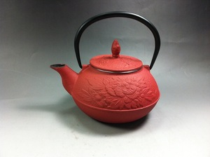 Teiera Giapponese Moderna Japandi in Ghisa Tetsubin con Smalto Verde e Rosso, Set da Caffè e Tè Ecologico e Portatile - Product Image 5