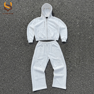 Ensembles de survêtements personnalisés pour hommes, style jogging, épais, avec rivets et patchwork, comprenant un sweat à capuche zippé effet usé et un pantalon de survêtement - Product Image 2
