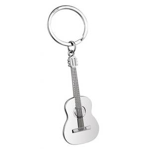 Porte-clés en métal en forme de guitare classique avec ouvre-bouteille brillant, logo personnalisé pour les hôtels et les entreprises - Product Image 1