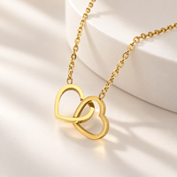 Collier minimaliste à double cœur entrelacé, plaqué or 18 carats, acier inoxydable poli, pendentif tendance, accessoire de mode pour femmes