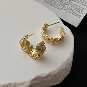 Pendientes de Plata de Ley S925, Estilo Retro Francés, con Circonitas Plegadas, Estilo Vintage de Lujo Ligero, Accesorios para las Orejas en Forma de C, Cristal de Moda Sencillo y Exclusivo - Product Image 4