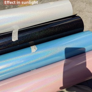 Film de protection de rétroviseur de voiture en fibre de carbone 3D style laser nacré irisé noir avec intérieur en PVC - Product Image 2