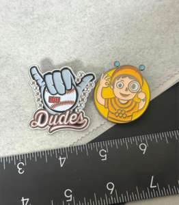 Insignia <span class=keywords><strong>de</strong></span> Metal <span class=keywords><strong>de</strong></span> aleación <span class=keywords><strong>de</strong></span> latón <span class=keywords><strong>de</strong></span> Venta caliente Impresión Digital Grabado Pin plateado Cubo <span class=keywords><strong>de</strong></span> <span class=keywords><strong>basura</strong></span> Broche Ropa Mochila Carta - Product Image 6